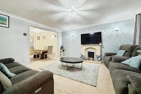 4 bedroom detached house for sale, Pilots Way, Hull HU9