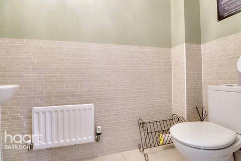 5 bedroom semi-detached house for sale, School Avenue, Basildon