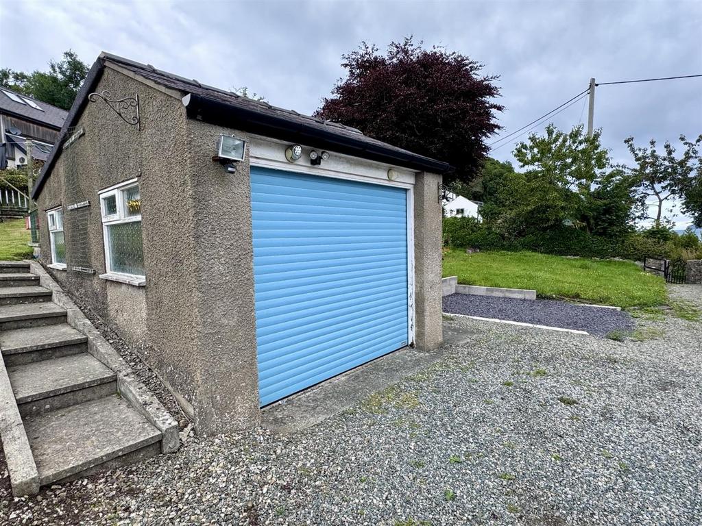 Detached Garage/Workshop