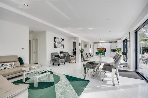 6 bedroom detached house for sale, Weston Close, Hutton Burses, Brentwood