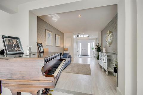 6 bedroom detached house for sale, Weston Close, Hutton Burses, Brentwood