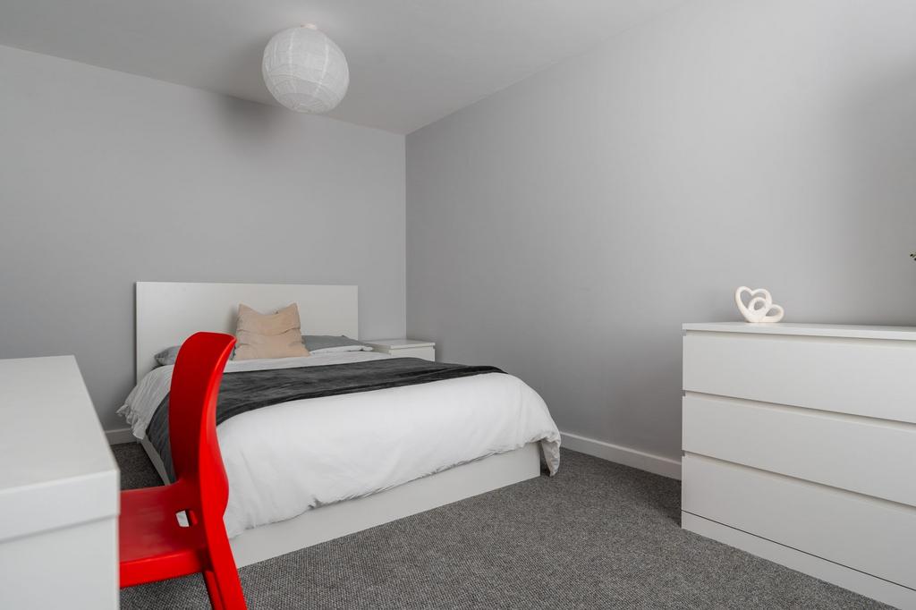 A modern and minimalistic bedroom featuring a c...