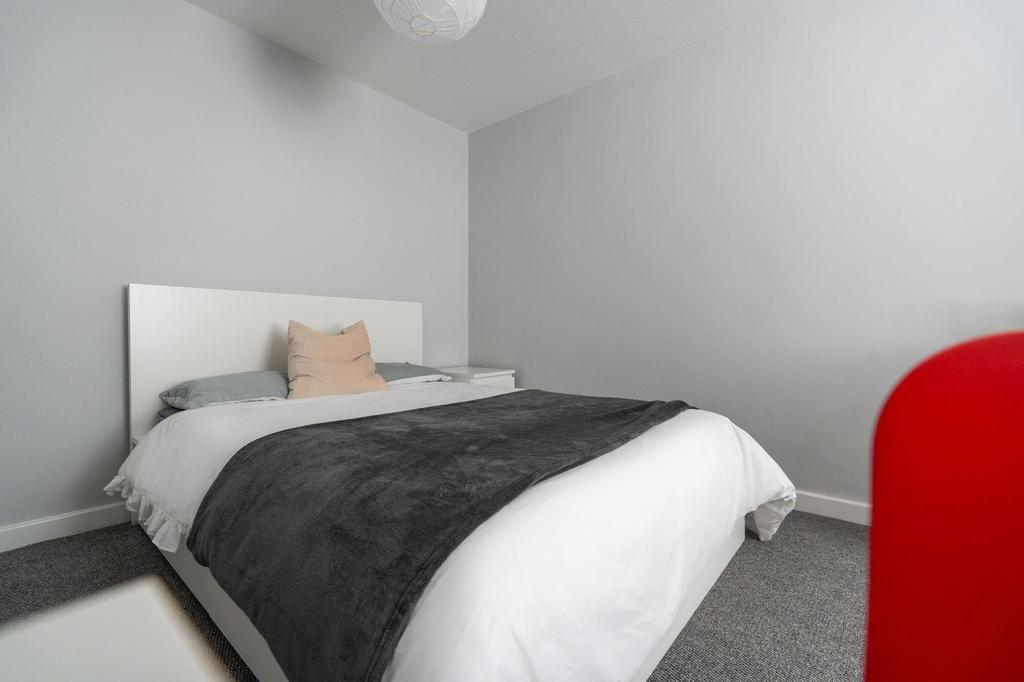 A modern, well-maintained double bedroom featur...