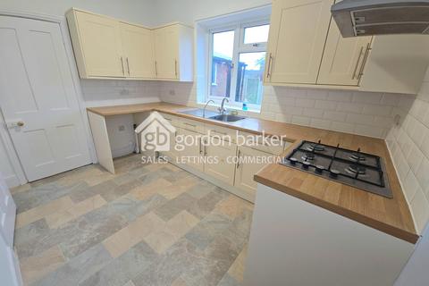 3 bedroom semi-detached house to rent, Salisbury Road, Burton BH23