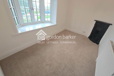 3 bedroom semi-detached house to rent, Salisbury Road, Burton BH23