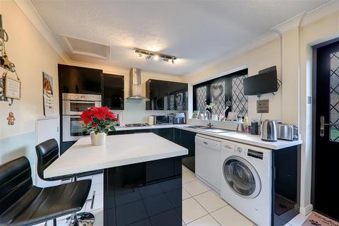 3 bedroom detached house for sale, Batemans Close, Worthing BN13