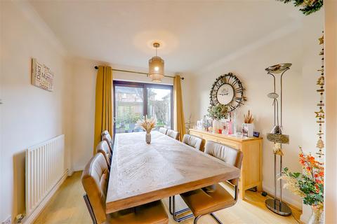 3 bedroom detached house for sale, Batemans Close, Worthing BN13