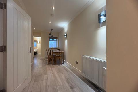 undefined, Staines Road, Hounslow TW3