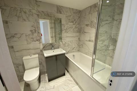 2 bedroom flat to rent, Shooters Hill Road, London, SE3