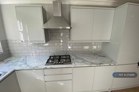 2 bedroom flat to rent, Shooters Hill Road, London, SE3