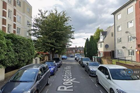 1 bedroom in a flat share to rent, Western Court, London, W3