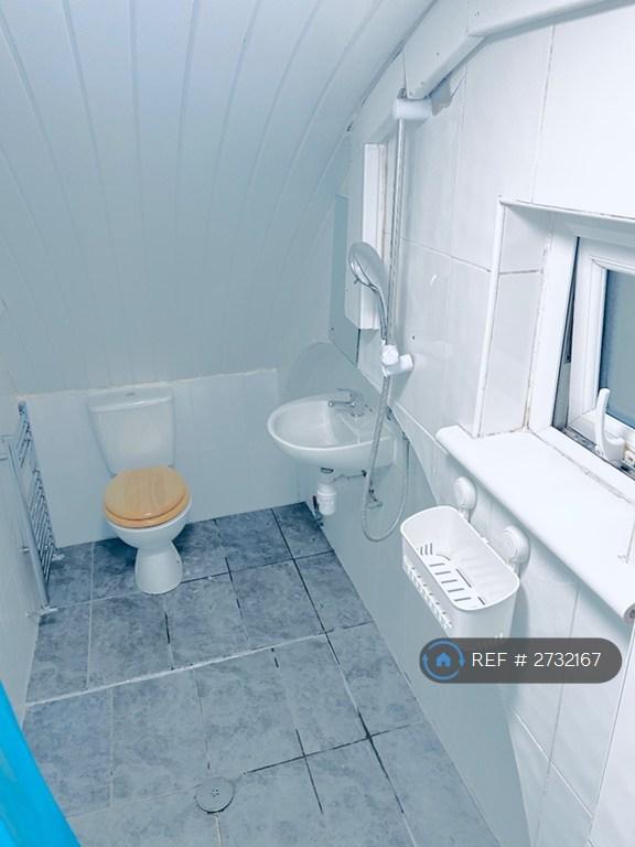 Bathroom (Wc, Sink &amp; Shower)