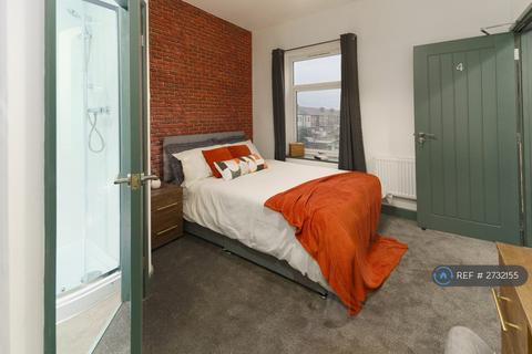 1 bedroom in a house share to rent, Sefton Road, Swinton, Manchester, M27