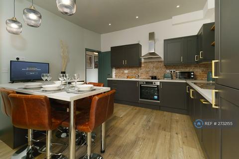 1 bedroom in a house share to rent, Sefton Road, Swinton, Manchester, M27