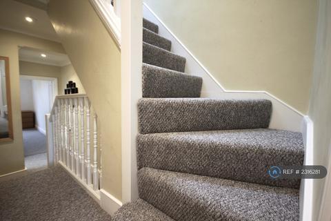 3 bedroom flat to rent, Raeburn Street, London, SW2