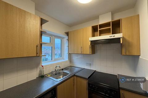 1 bedroom flat to rent, Byng Drive, Potters Bar, EN6