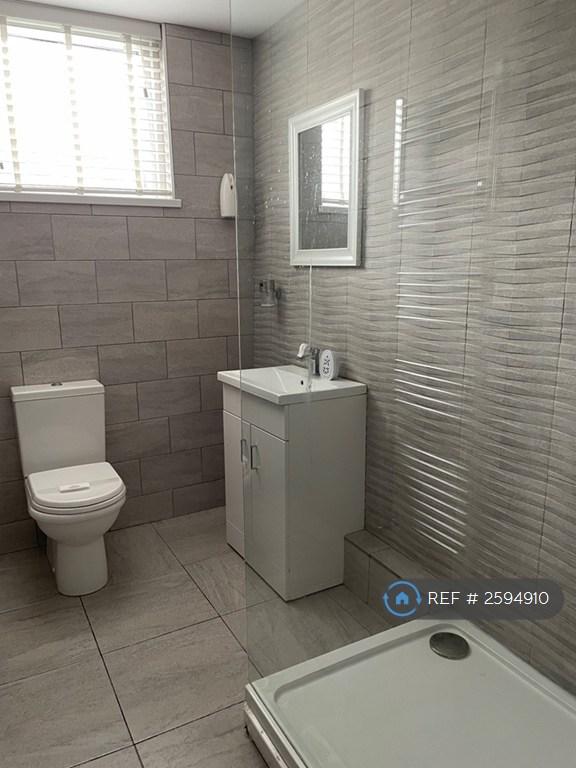 1st Floor Bathroom