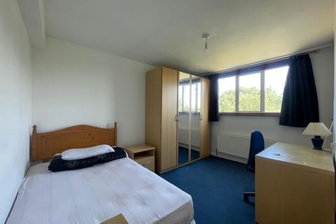 1 bedroom in a house share to rent, Devonshire Road, London W5