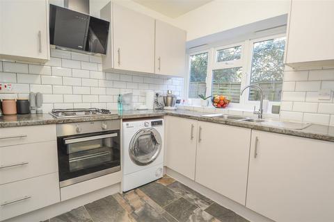 2 bedroom apartment for sale, Boleyn Gardens, Brentwood