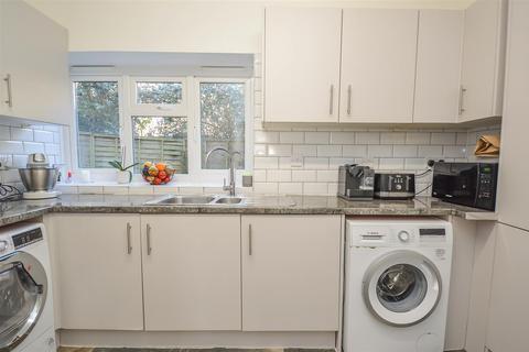 2 bedroom apartment for sale, Boleyn Gardens, Brentwood