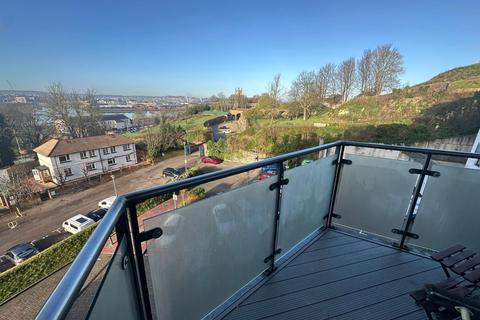 2 bedroom flat to rent, Barrier Road, Chatham ME4