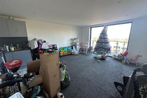 2 bedroom flat to rent, Barrier Road, Chatham ME4