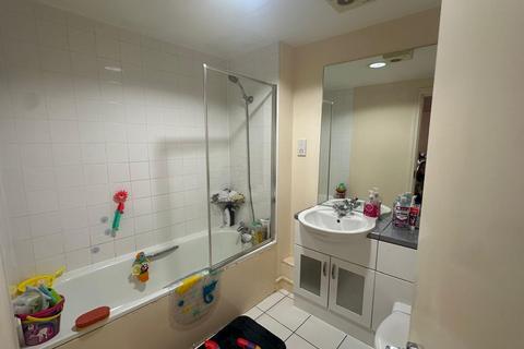 2 bedroom flat to rent, Barrier Road, Chatham ME4