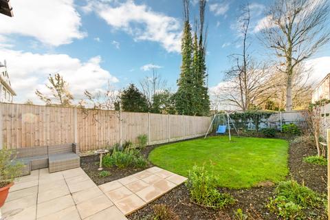 3 bedroom semi-detached house for sale, Aberford Road, Wakefield, West Yorkshire, WF1