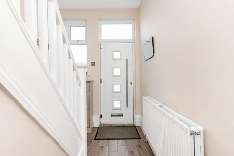 3 bedroom semi-detached house for sale, Aberford Road, Wakefield, West Yorkshire, WF1