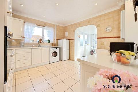 2 bedroom bungalow for sale, The Ridgeway, Kent CT10