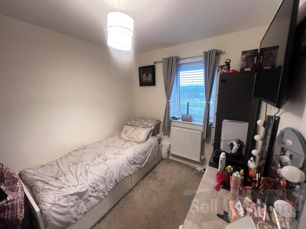 2nd bedroom