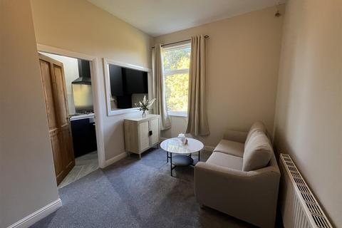 1 bedroom flat to rent, Grove Avenue, Birmingham B13
