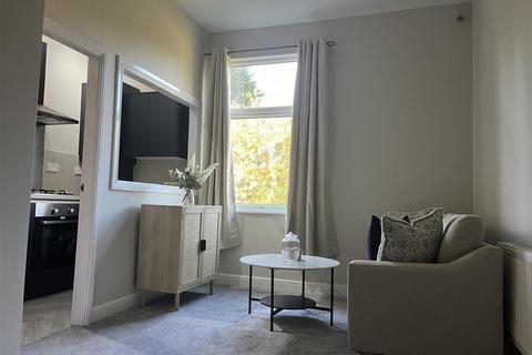 1 bedroom flat to rent, Grove Avenue, Birmingham B13