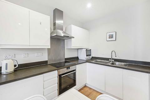 1 bedroom flat to rent, Tournay Road, London SW6