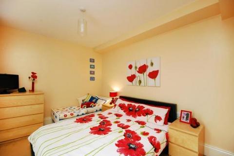 2 bedroom flat to rent, Mare Street, London