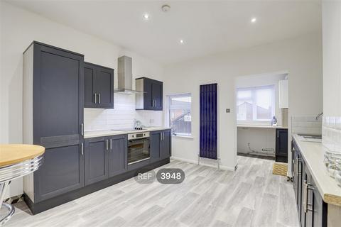 2 bedroom property to rent, Nottingham NG15