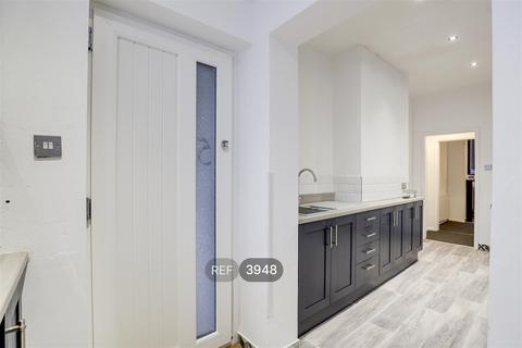 2 bedroom property to rent, Nottingham NG15