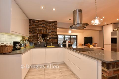 4 bedroom semi-detached house for sale, Hall Road, Chadwell Heath RM6