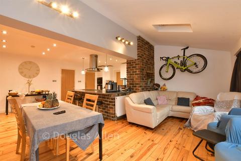 4 bedroom semi-detached house for sale, Hall Road, Chadwell Heath RM6