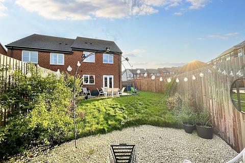 3 bedroom semi-detached house for sale, Middleham Avenue, Stafford, ST16