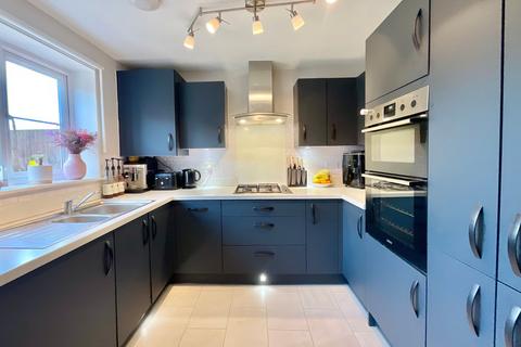3 bedroom semi-detached house for sale, Middleham Avenue, Stafford, ST16