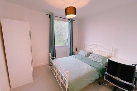 1 bedroom in a house share to rent, Argyle Road, London W13
