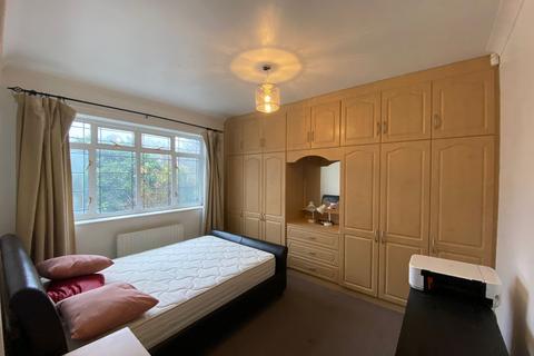 undefined, Hibernia Road, Hounslow TW3