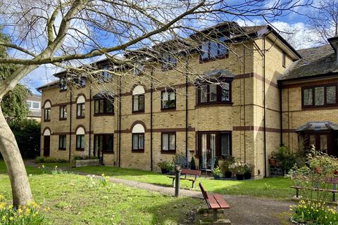 Flat - Burling Court, Cambridge, Cambridgeshire