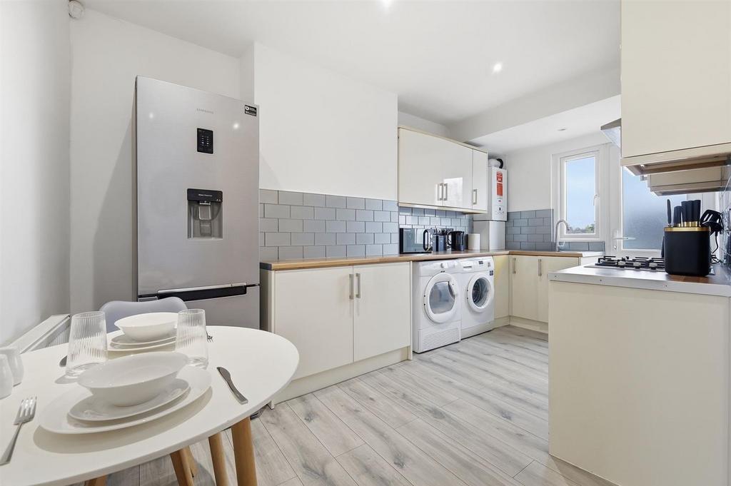 Kitchen 2.jpg
