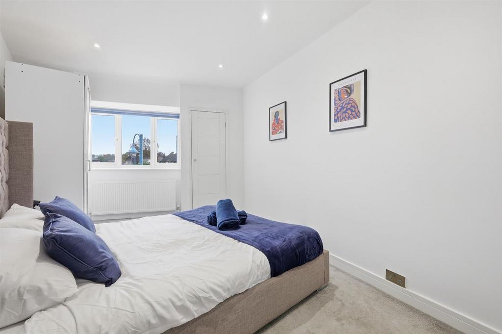 Bedroom 1.jpg