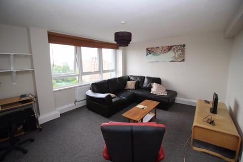 2 bedroom flat to rent, Change Way, Salford, M3
