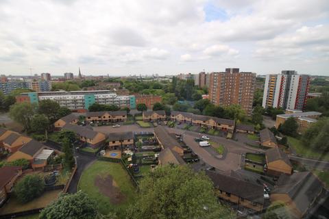 2 bedroom flat to rent, Change Way, Salford, M3