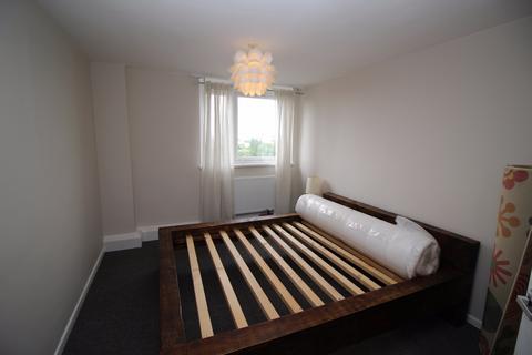 2 bedroom flat to rent, Change Way, Salford, M3