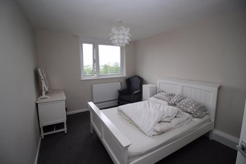 2 bedroom flat to rent, Change Way, Salford, M3
